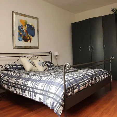 Miralago Apartment *
